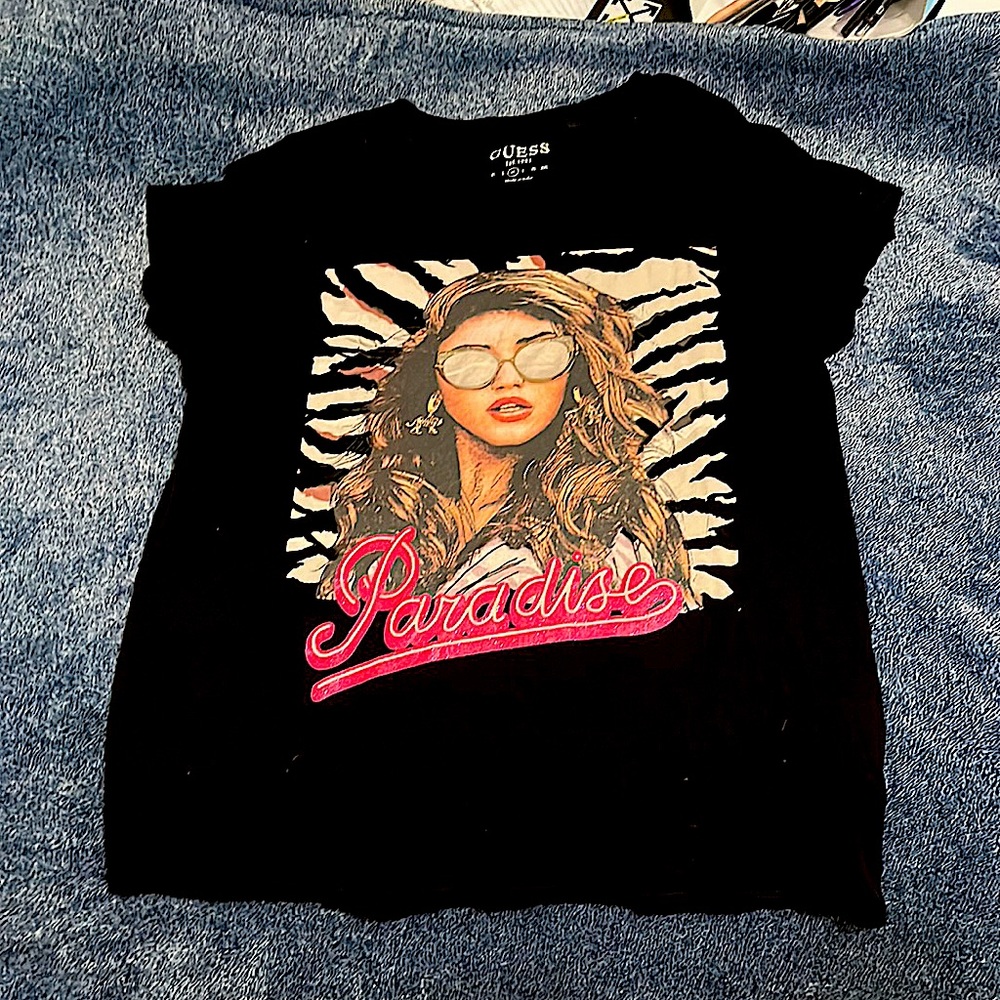 COPY - guess black graphic t-shirt